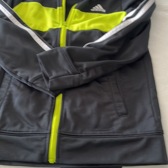 Adidas two piece set in black/green size 7 - Picture 4 of 8